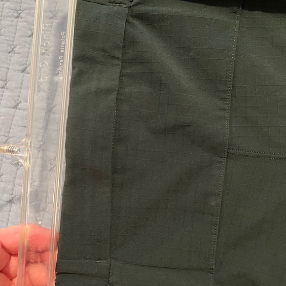 Rainforest green men’s lululemon rip stop Shorts - Picture 4 of 4